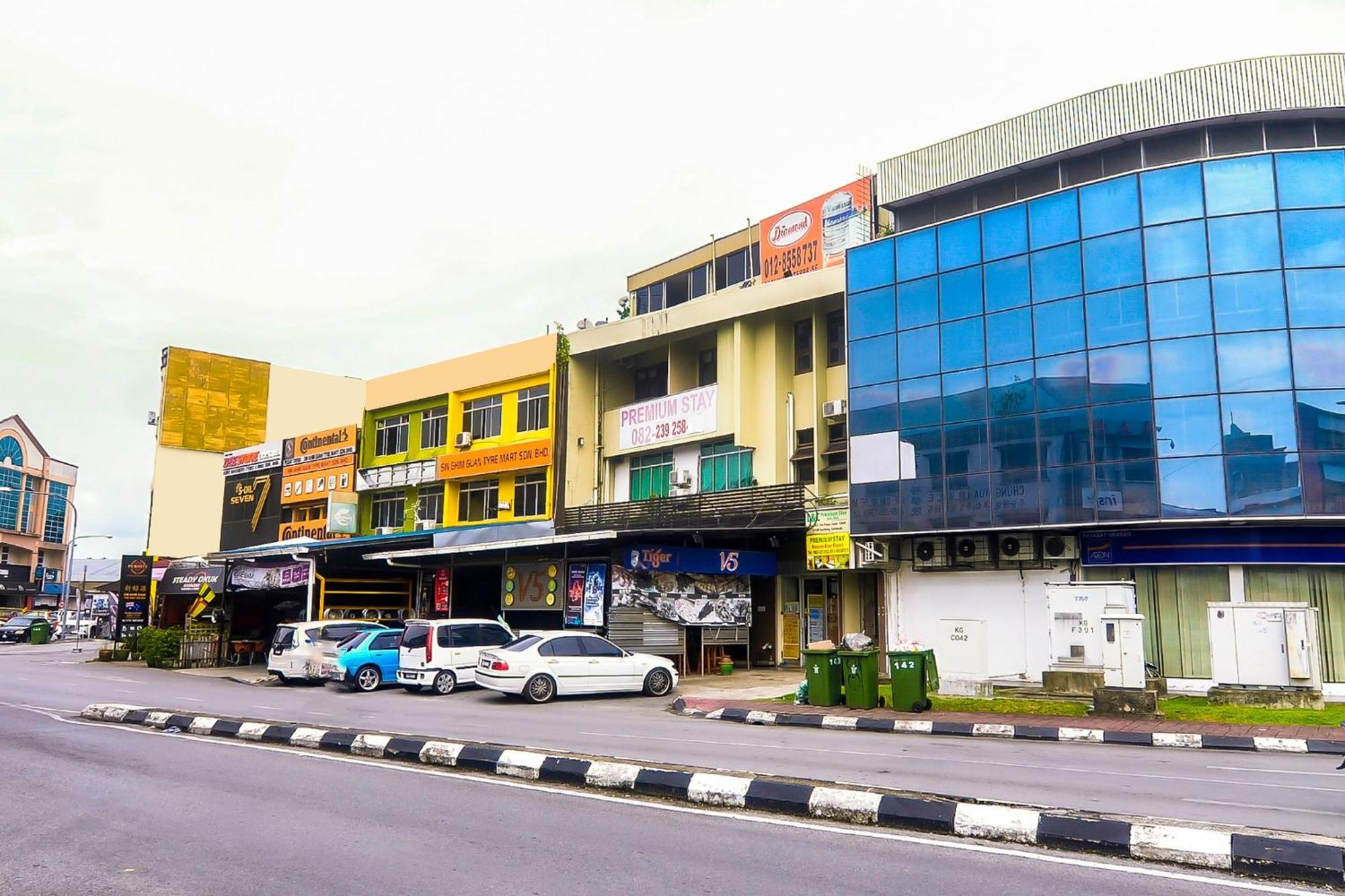 L&C Premium Stay Kuching Exterior foto